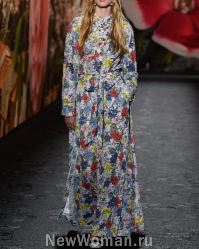 платье с цветочным принтом макси длины с длинными рукавами - сезон весна-лето 2025 года