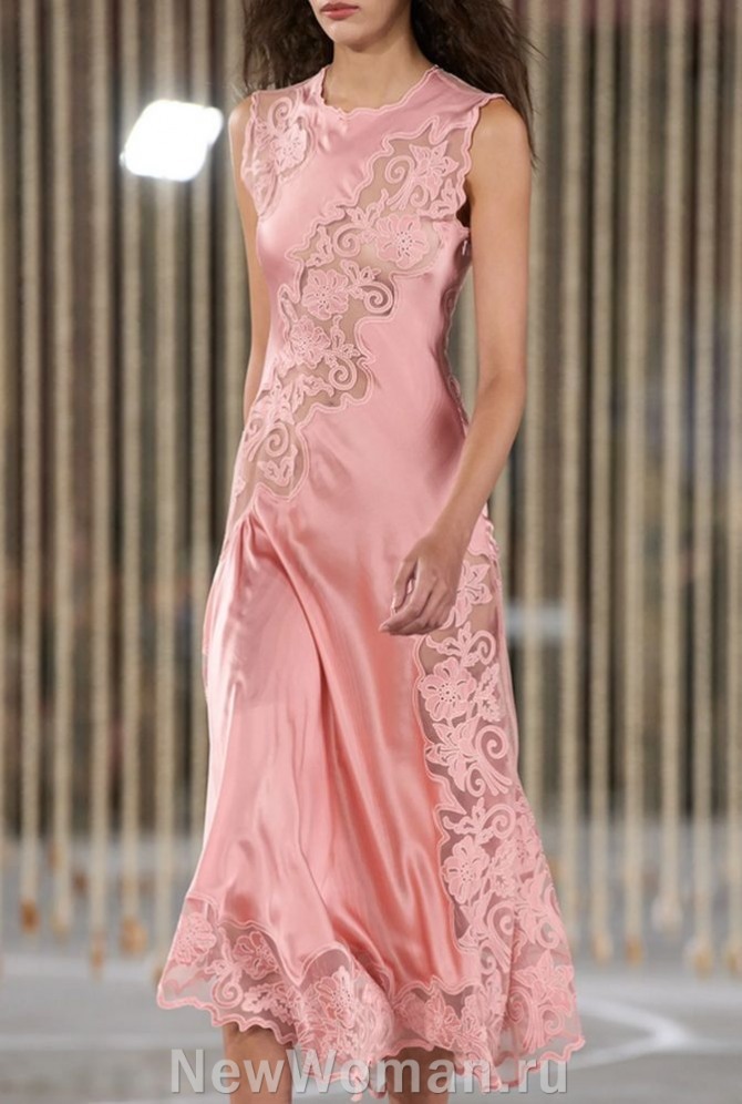 шелковое летнее вечернее розовое платье с кружевными вставками