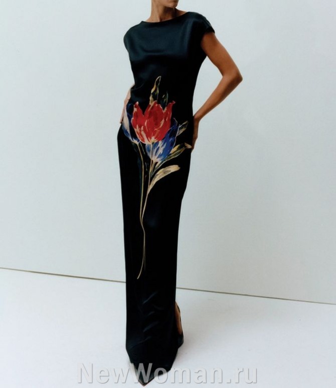 черное платье из вискозного шелка длиной в пол с рукавами-крылышками, платье с одиночным рисунком - красный тюльпан на черном фоне