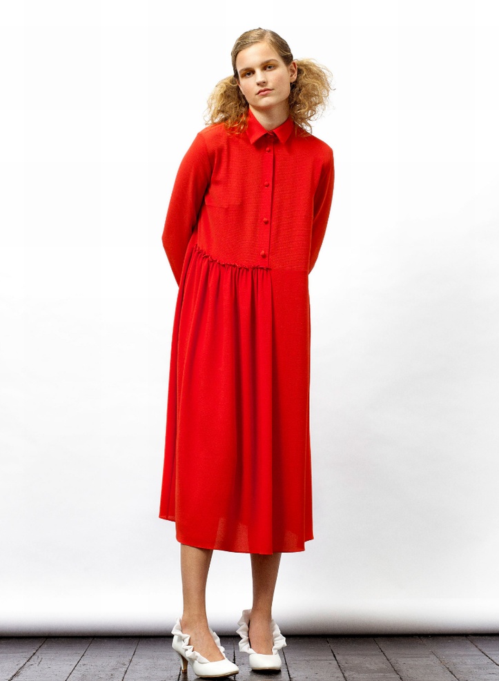 красное платье миди в рубашечном стиле