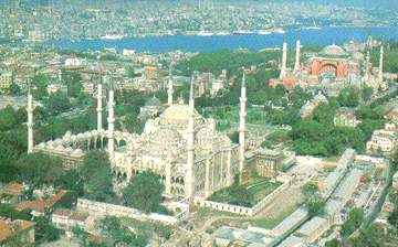 Стамбул. Мечеть Султанахмет. На заднем плане - церковь Святой Софии