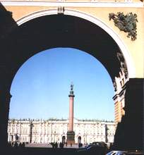 Александринский Столп на Дворцовой площали в Петербурге. Высота - 47, 5 метров.