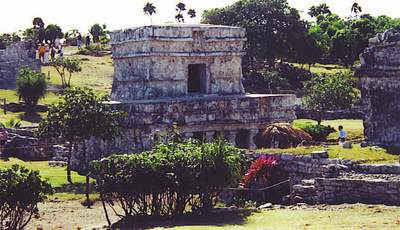 Руины древних домов народа Майя