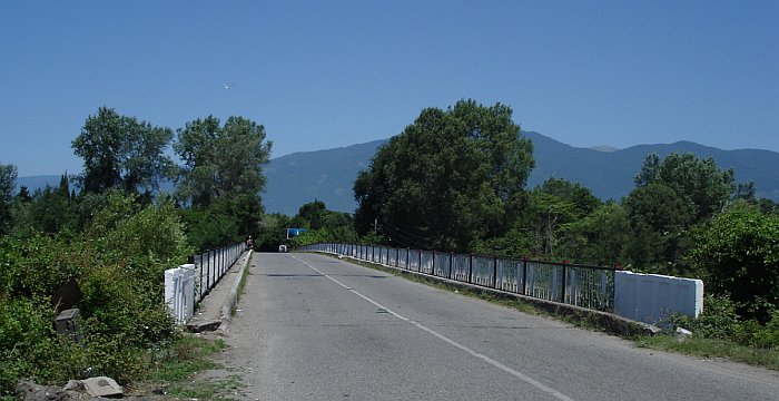 Мост через речку Бзыбь