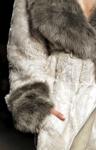 Актуально-зимнее: Модные меха сезона Зима 2011 / 2012. Женские шубы и меховая отделка