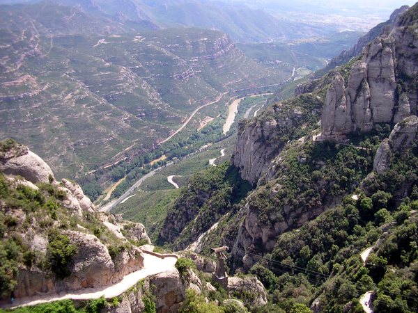 дорога к католическому монастырю Монтсеррат - Каталония, Испания