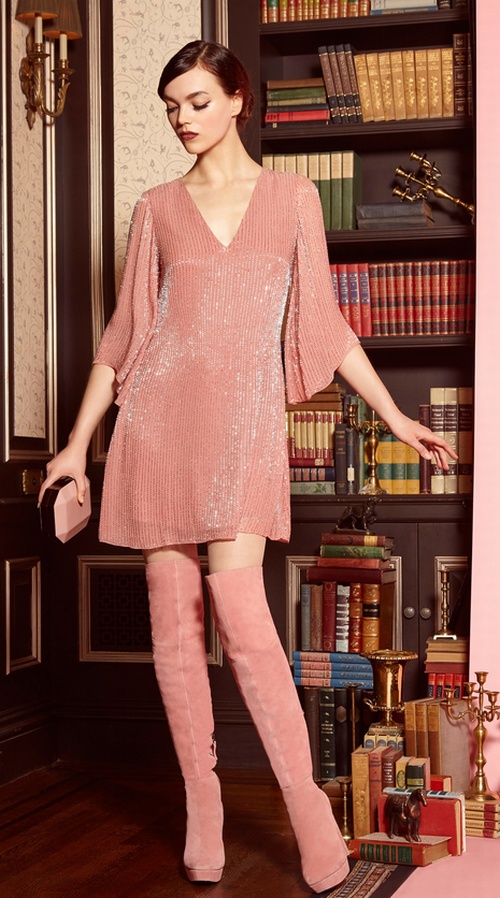 нарядное розовое блестящее платье мини с длинным рукавом