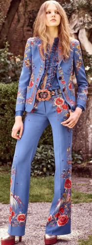 костюм из синего денима с вышивкой от Roberto Cavalli