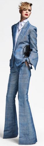 Деловой женский костюм из джинсовой ткани с брюками клеш