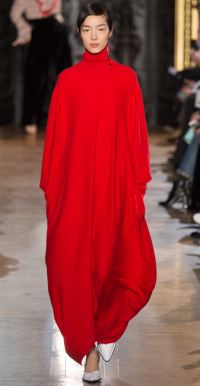 Длинное красное платье-свитер