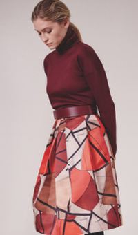 Женская водолазка модного в 2017 году бордового цвета