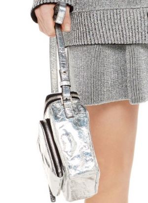 модная барсетка осень-зима 2016-2017 с боковым карманом цвета серебряный металлик