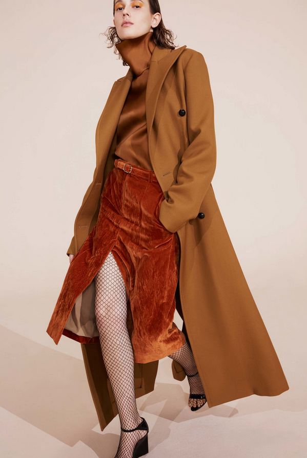 Женское пальто горчичного цвета - модный тренд весны 2017