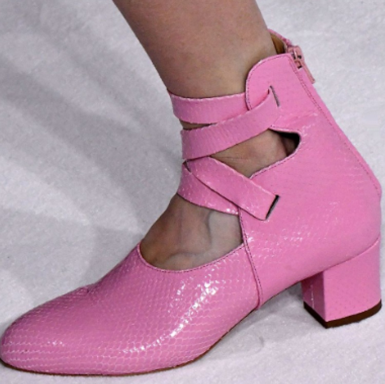 туфли с ремешками розового цвета