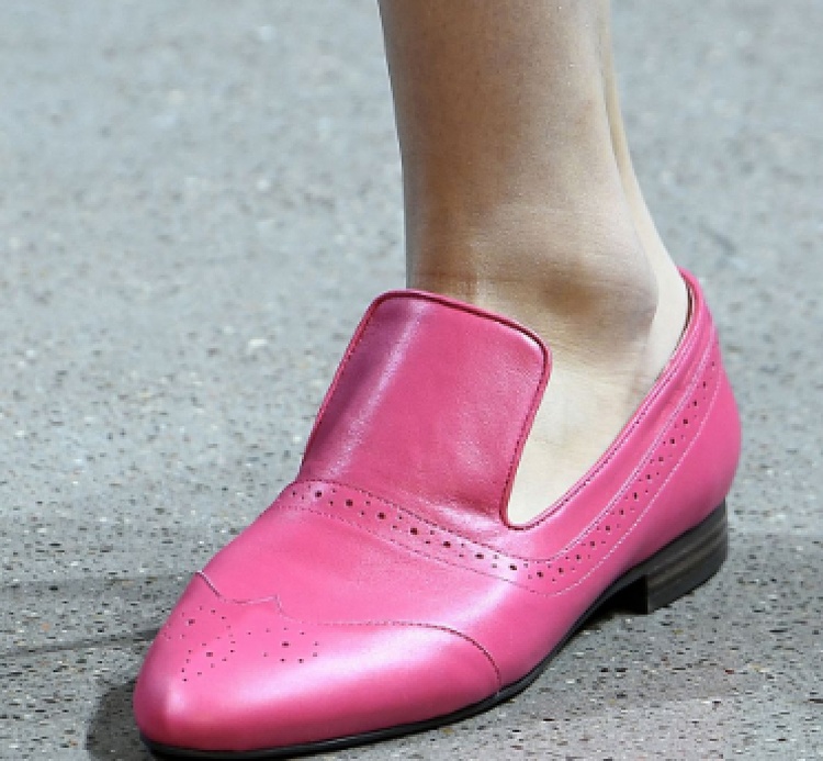 осенние женские туфли малинового цвета