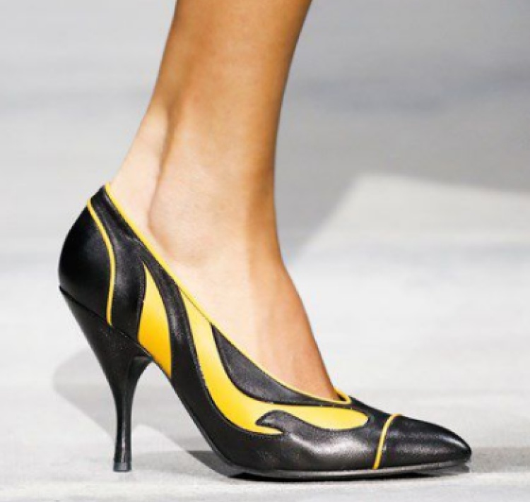черно-желтые сочетания в цвете туфель