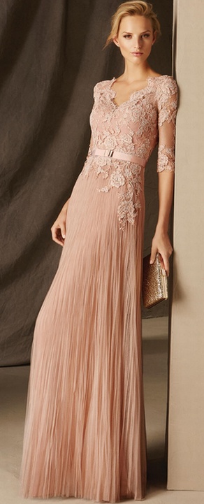 Вечернее длинное платье в темно-розовой гамме с вышивкой и ремешком