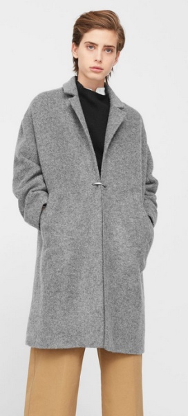серое пальто из плотной шерсти в мужском стиле