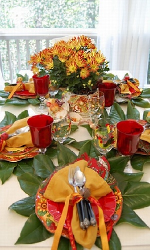 Чем украсить стол в новый год Петуха и какие блюда на него поставить