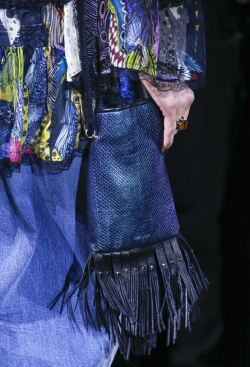 Модный тренд - женская сумка с бахромой