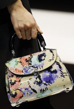 сумка флап с цветочным принтом от Giorgio Armani