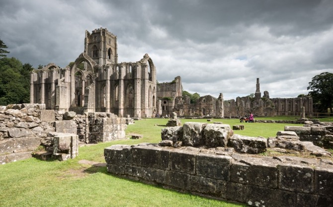 Fountains Abbey (Фаунтинское аббатство). Графство Йоркшир, Англия