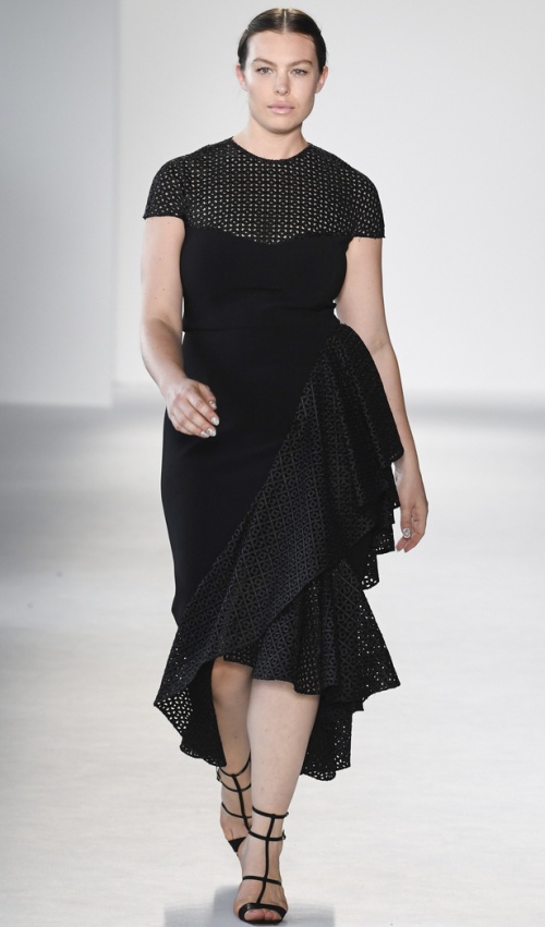 черное платье 54 56 размера с кружевным верхом и воланом на юбке
