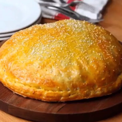 Сырный фаршированный бургер Веллингтон - как приготовить, видео