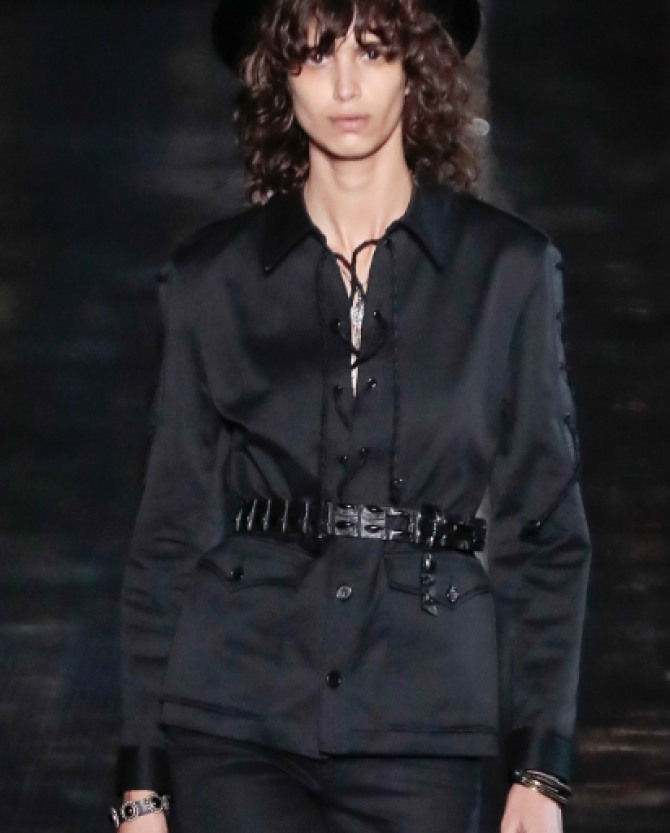 женский деловой костюм 2019 от Saint Laurent с накладными карманами