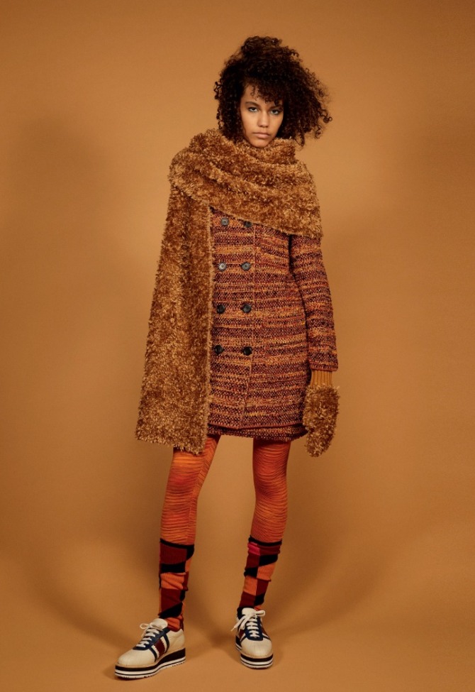 коричневое мини пальто для модных девушек - трикотаж из нитей коричневого цвета