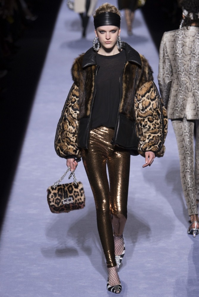 меховая куртка с коричневым леопардовым принтом