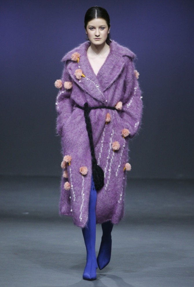 сиреневое вязаное женское пальто