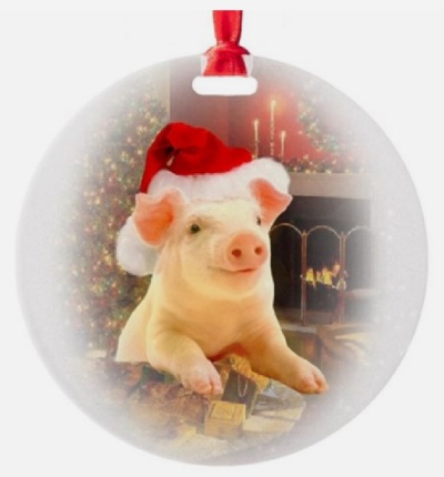 елочная игрушка с новогодней свиньей в шапке деда мороза