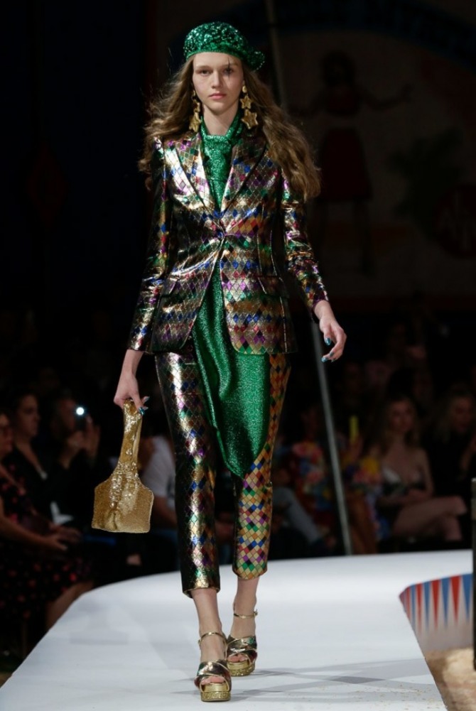 Модный женский костюм Весна 2019 из блестящей ткани с брюками дудочкой