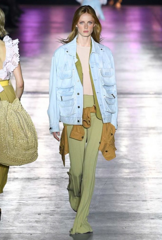 модная джинсовая куртка весна-лето 2019 с многочисленными клапанами