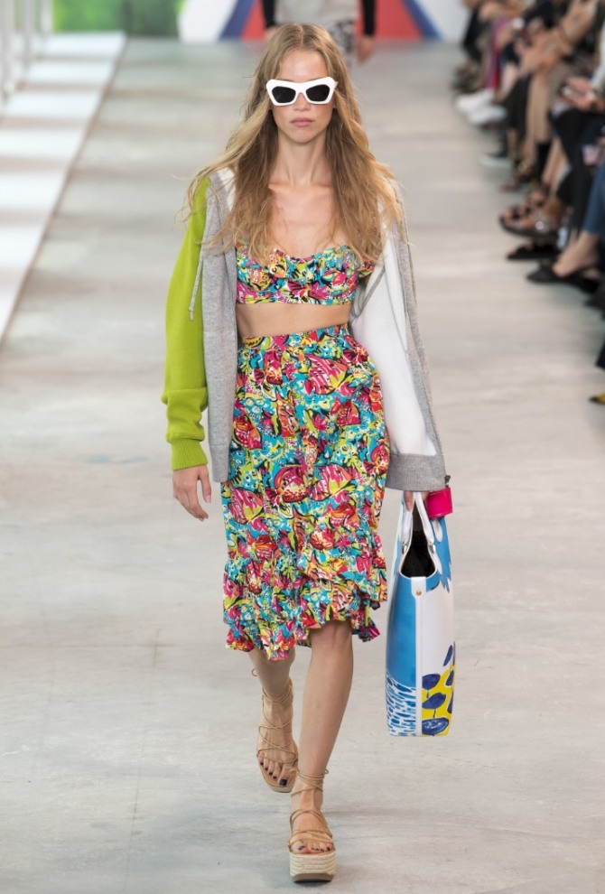 юбка с топом - яркий летний костюм с веселой флористической расцветкой