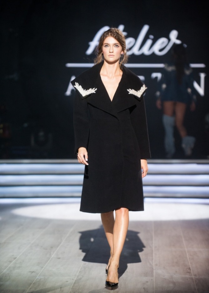 элегантное черное женское пальто до колена с белыми аппликациями на лацканах воротника