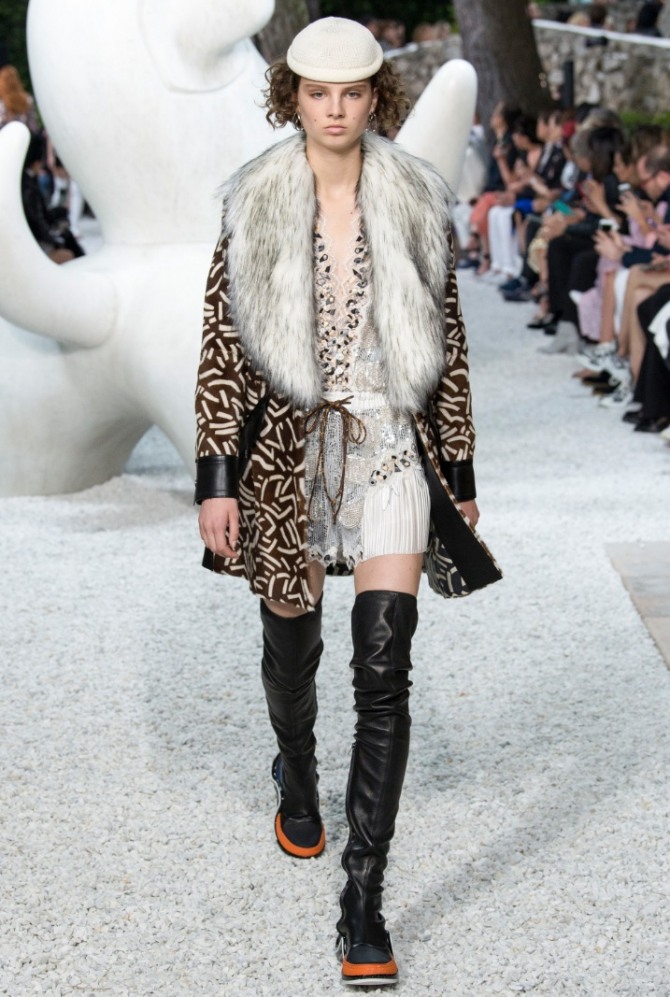 пальто с пестрым принтом с меховым воротником - женская весенняя демисезонная мода 2019