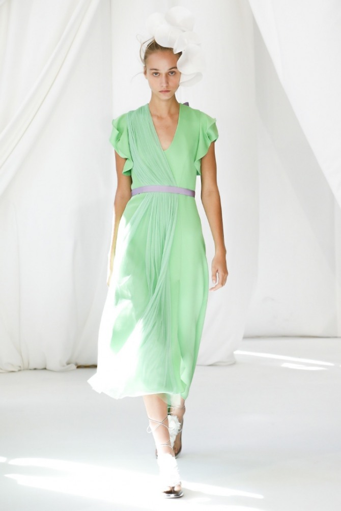 летнее платье светло-зеленое нежное
