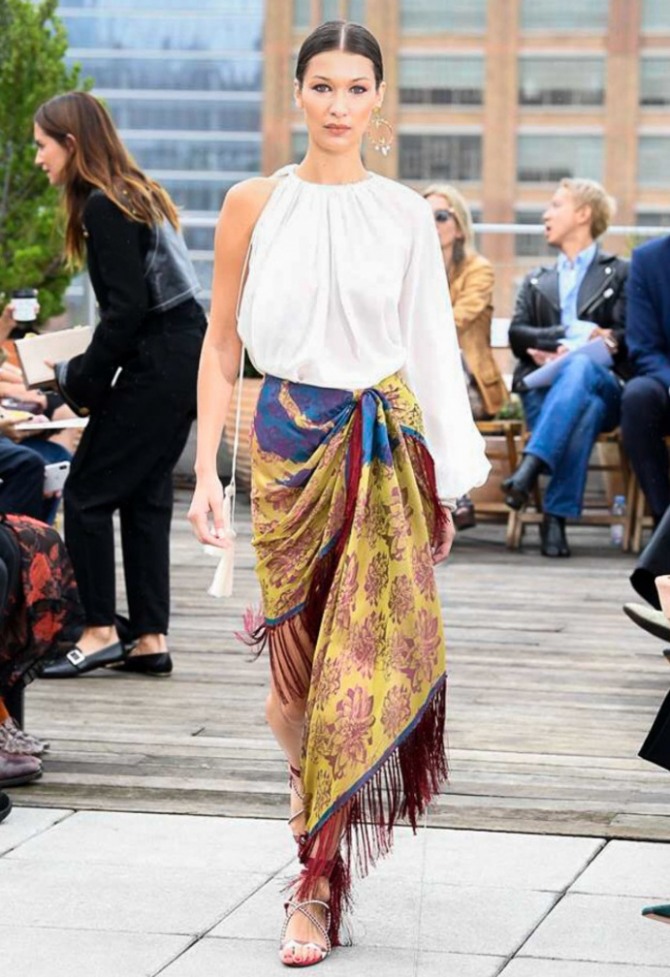 летняя юбка саронг, парео из цветочного яркого платка с бахромой