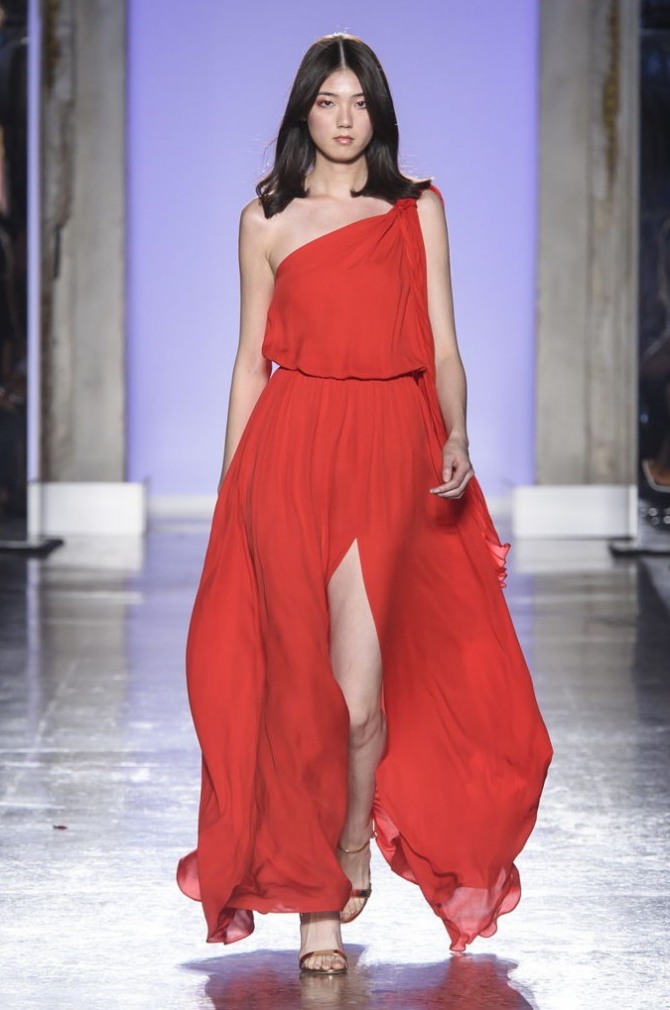 шифон цвет красный нарядное сексуально-романтическое красное платье на одно плечо с высоким разрезом на юбке и напуском на талии