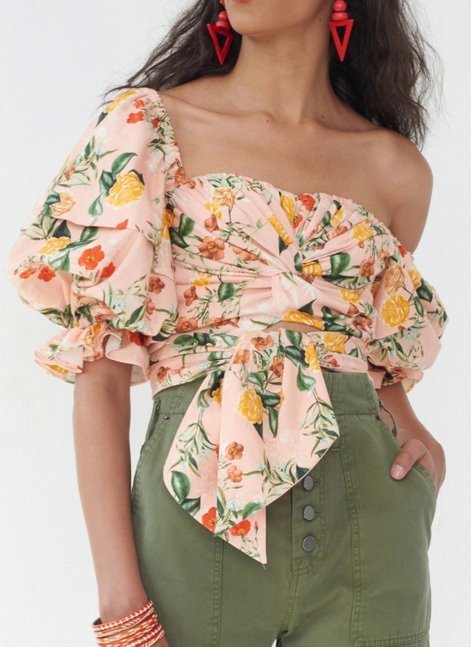 фото модных летних блузок 2019 на одно плечо