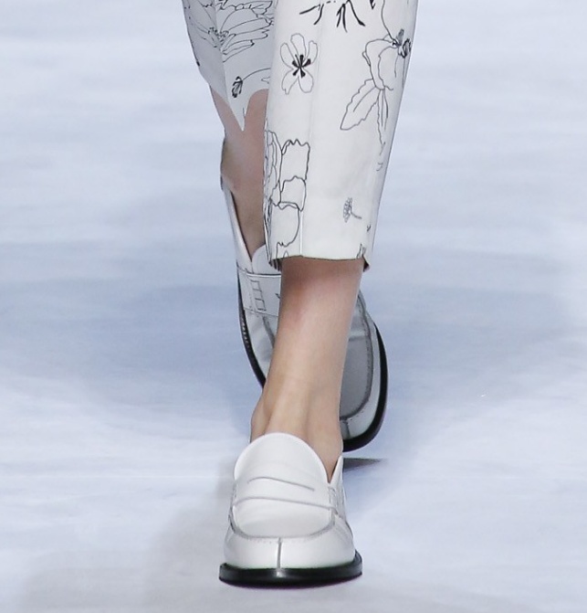 белые мокасины женская весенняя обувная мода 2019