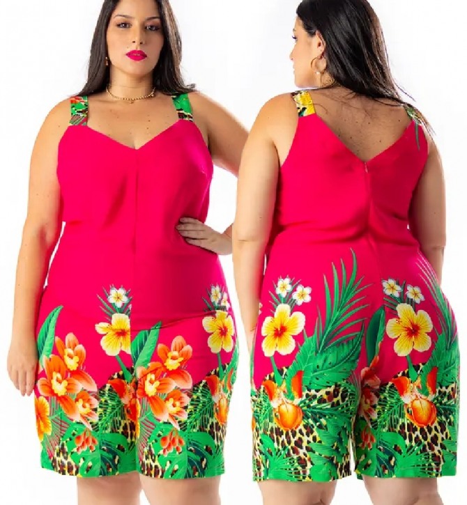 красивый летний комбинезон-платье на широких лямках с тропическим рисунком на ткани алого цвета - фасон для дам крупного размера
