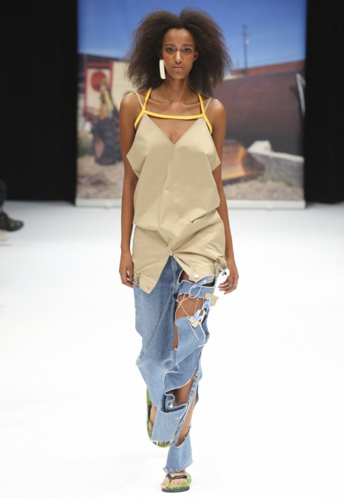 летняя женская мода 2019 - джинсы с дырками