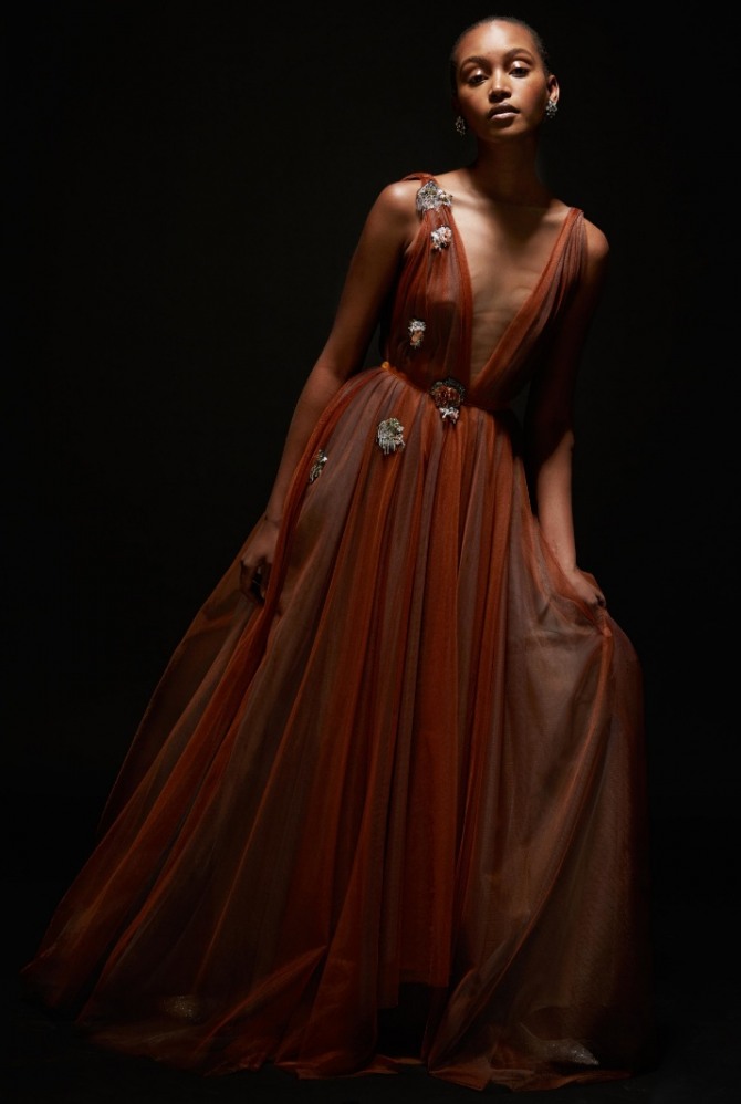 цветное шифоновое платье для бала с металлическими аппликациями в виде звезд