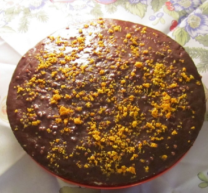 Канадский торт на кленовом сиропе с сушенной вишней, изюмом и брусникой - рецепт и фото