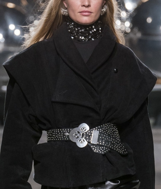 черня бархатная женская дизайнерская куртка с шикарным широким ремнем, декорированным металлическими элементами