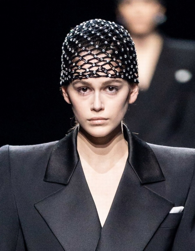 обтягивающая голову шапочка из сетки от бренда Saint Laurent