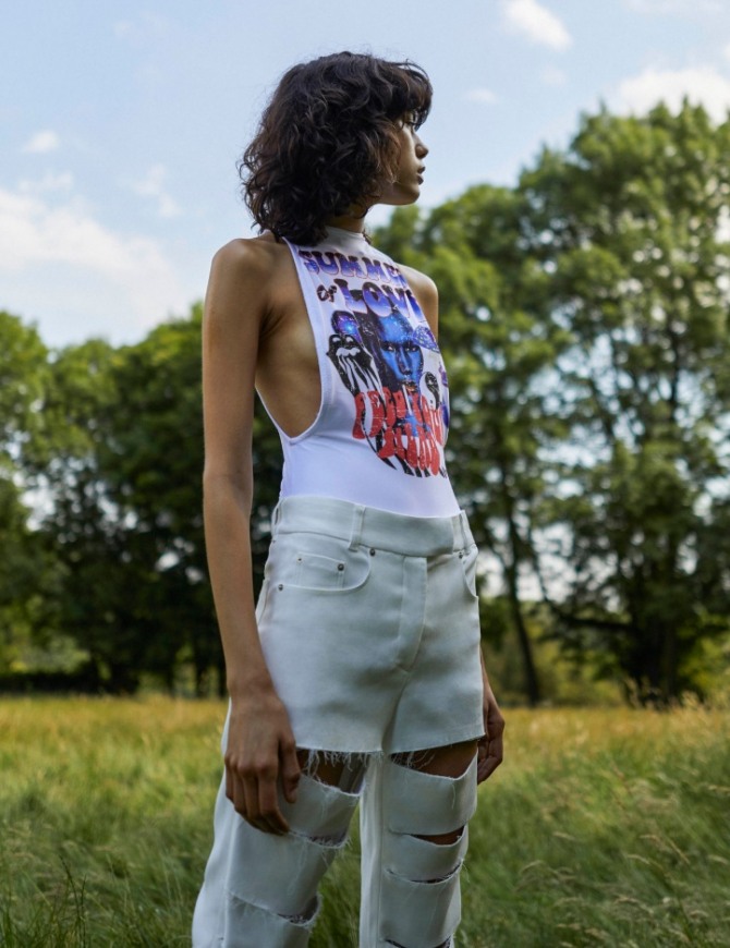 белый топ-майка с плакатным принтом от бренда Filles à Papa - летняя молодежная мода 2020 года